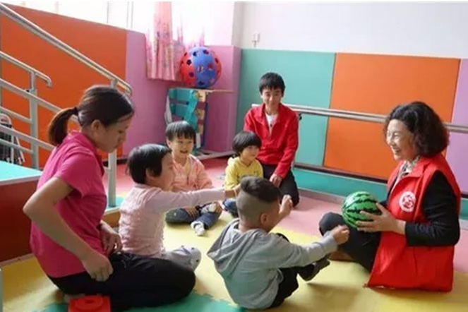 如何给排斥训练的自闭儿做康复训练