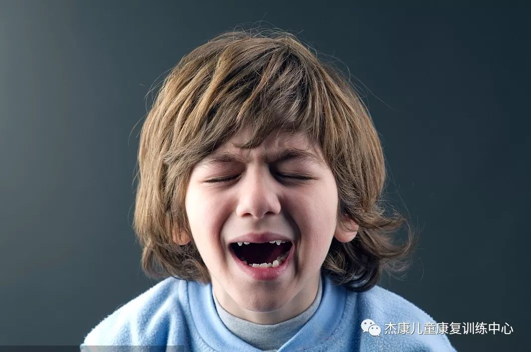 往往出门一趟就让爸妈身心俱疲,到底爱尖叫,大叫的孩子,该怎么